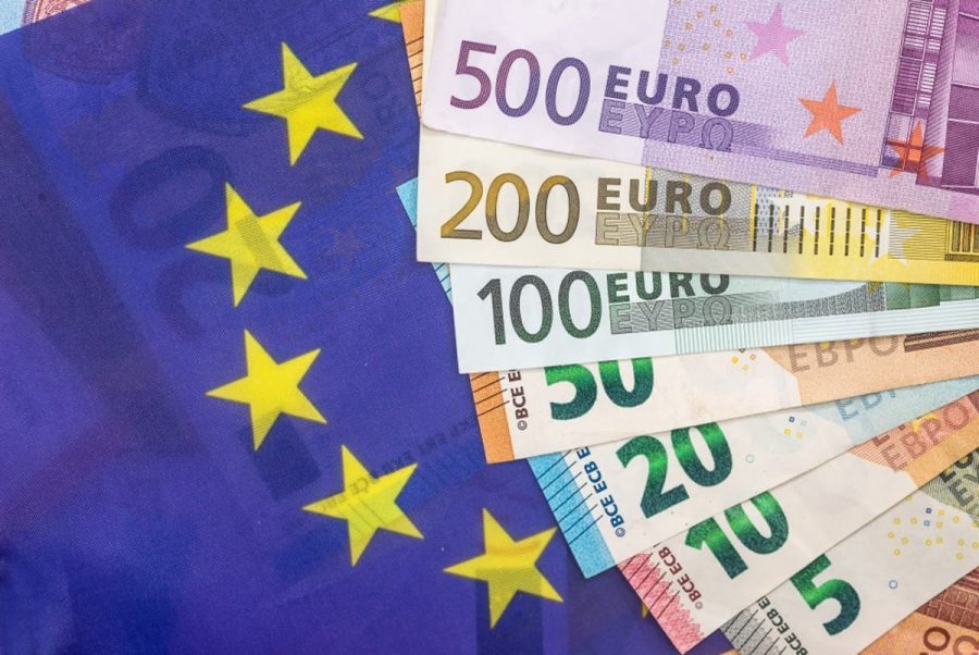 تراجع العملة الاوروبية الموحدة وسط تعافي العملة الامريكية