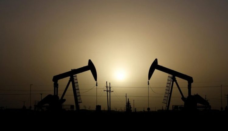 اسعار النفط العالمية تعمق خسائرها وسط خفض السعودية أسعار التصدير
