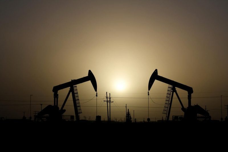 اسعار النفط العالمية تعمق خسائرها وسط خفض السعودية أسعار التصدير