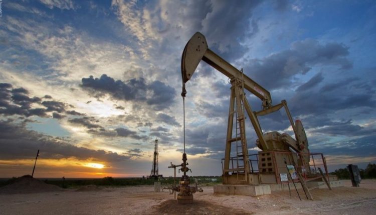 سلبية تداولات خام النفط العالمي وسط تصاعد مخاوف تعافي الطلب 