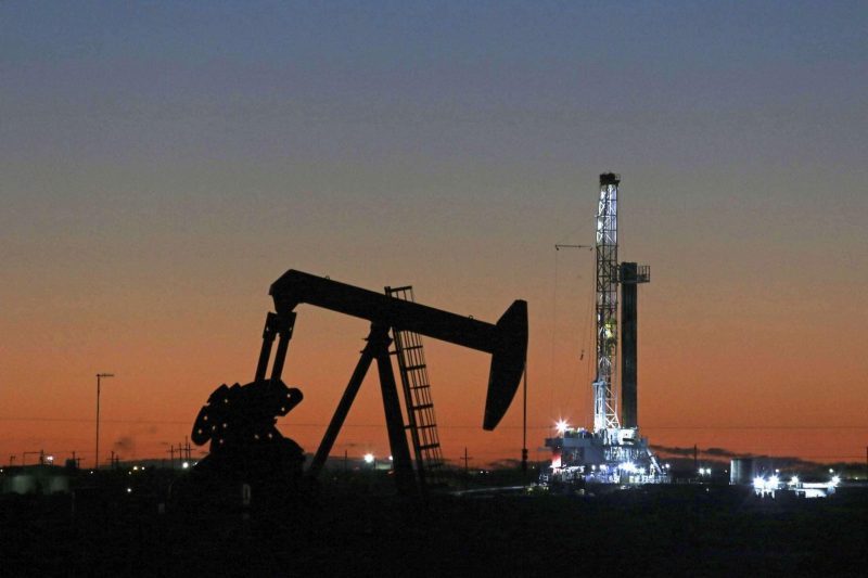ارتفاع سعر النفط الدولي بالتزامن مع تفاؤل المستثمرين بنتائج لقاحات كورونا