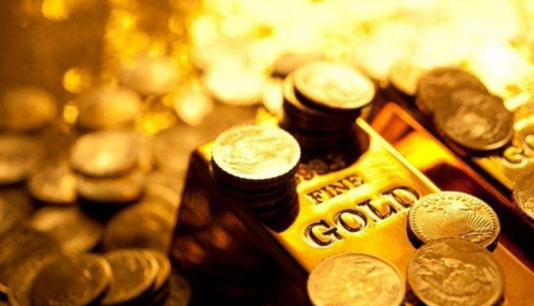 انخفاض عقود الذهب الأجلة بالتزامن مع تطورات وبيانات اقتصادية عالمية