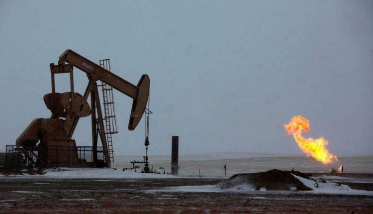 تراجع أسعار جلسات عقود النفط وسط ترقب بيانات المخزونات الأمريكية