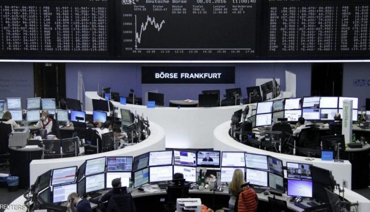 قطاع التجزئة يتصدر خسائر الأسهم الأوروبية وتباين الأمريكية