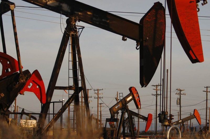 ارتفاع تداول النفط الخام وسط انحسار مخاوف المعروض وانخفاض المخزونات