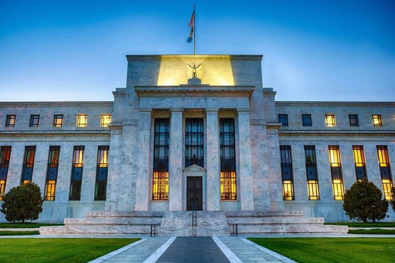 الفيدرالي يثبت سعر الفائدة عند مستوياتها المنخفضة وسط تيسير نقدي