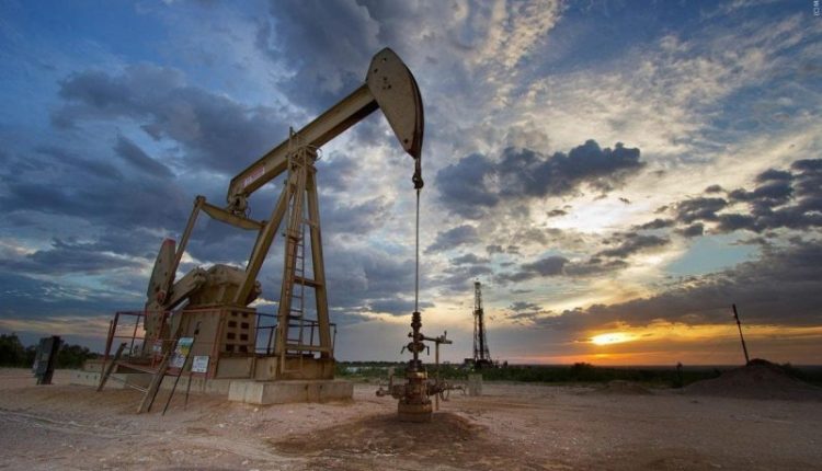 انخفاض سعر النفط الخام في ظل مخاوف تراجع مستويات الطلب العالمي 
