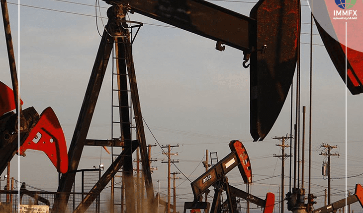 تباين أداء النفط عقب ارتفاع للمخزونات الأمريكية