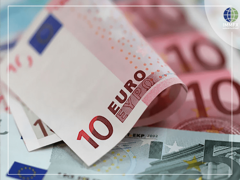 اليورو يرتفع أمام الدولار والأنظار على حديث باول