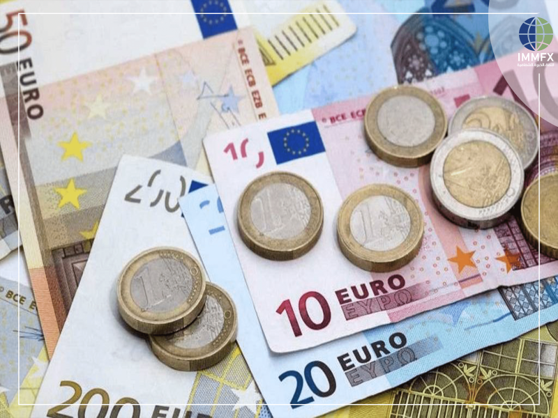 تراجع اليورو للمرة الأولى خلال الأربعة أيام الأخيرة