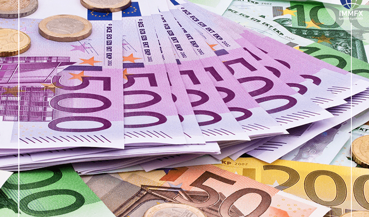 اليورو يتراجع مقابل الدولار الامريكي