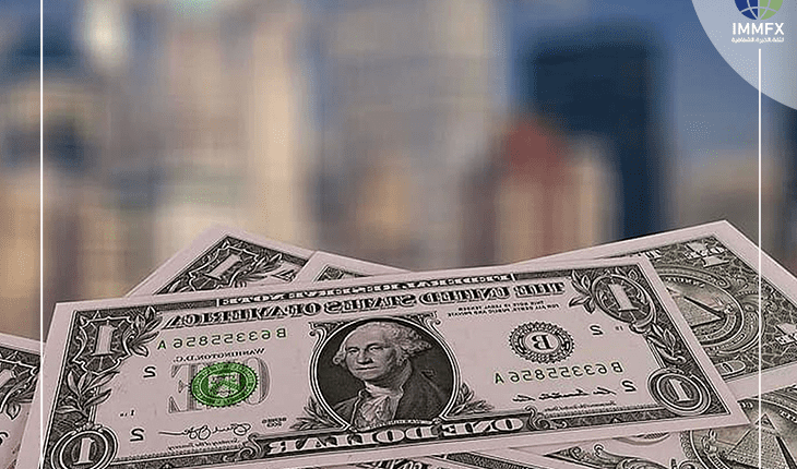 الدولار الامريكي يتراجع لكنه يحافظ على مكاسب اسبوعية