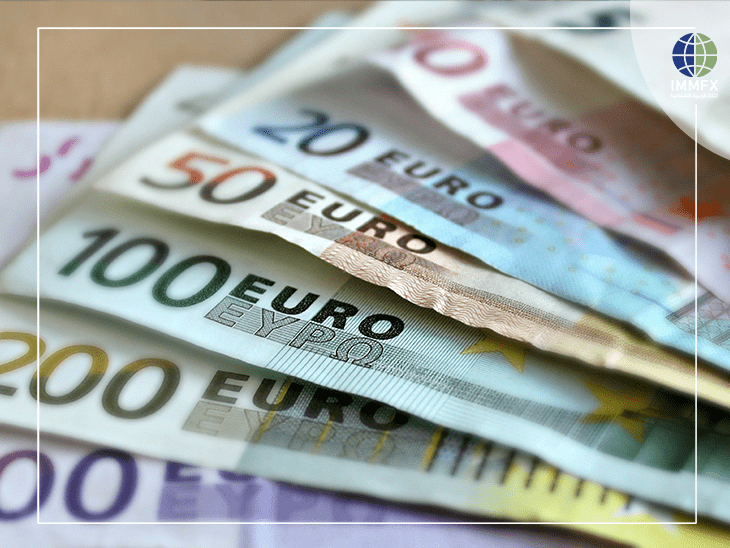 اليورو يرتفع مع تأثر الدولار بتحسن معنويات المخاطرة