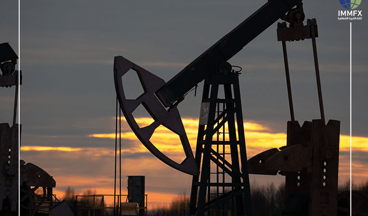 النفط يتراجع قبل صدور بيانات المخزون الأمريكي